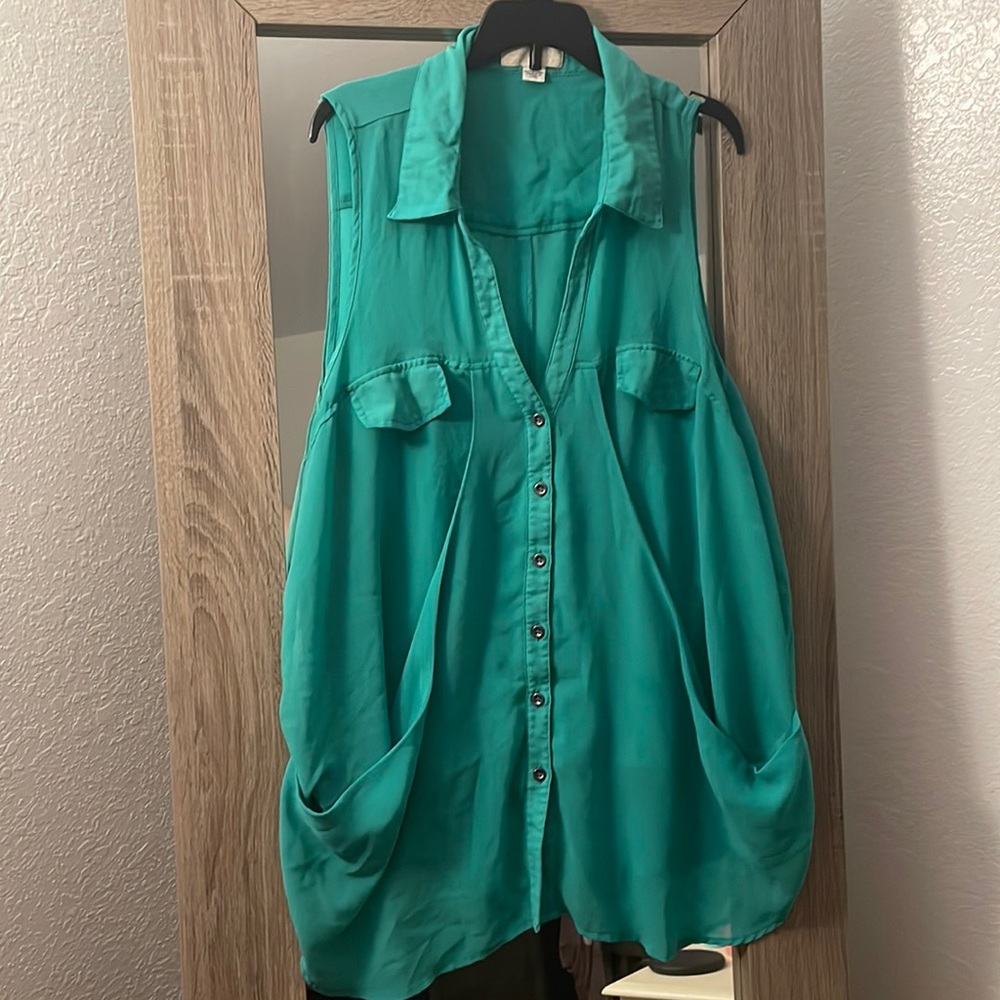 Green button down collared flowy top